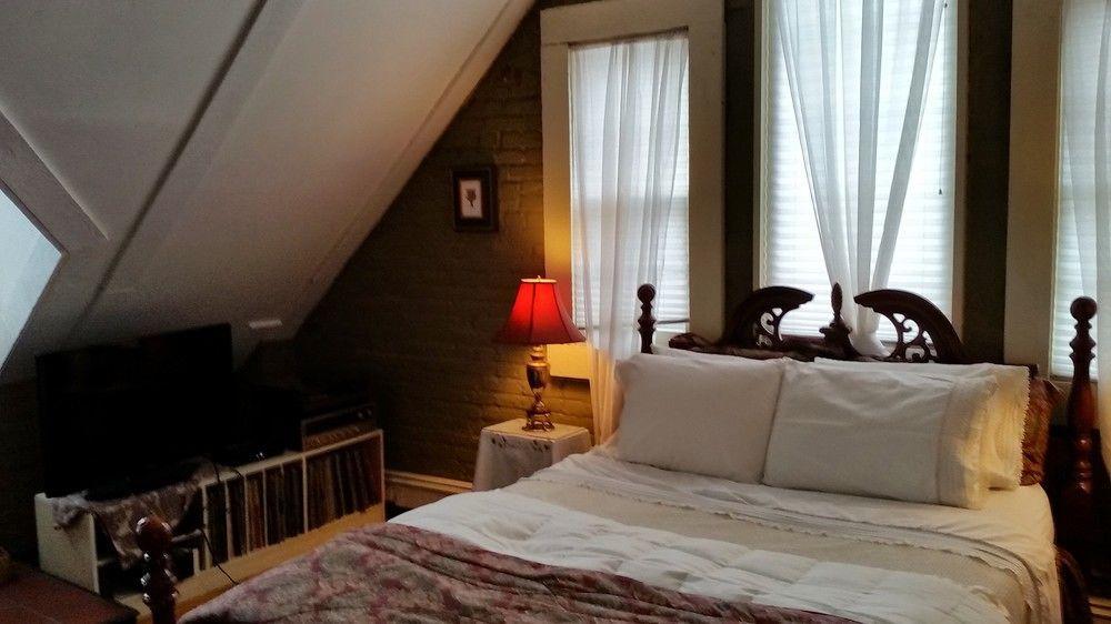 Clifford House Private Home B&B クリーブランド エクステリア 写真