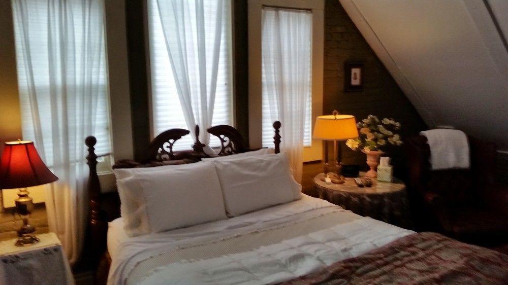 Clifford House Private Home B&B クリーブランド エクステリア 写真